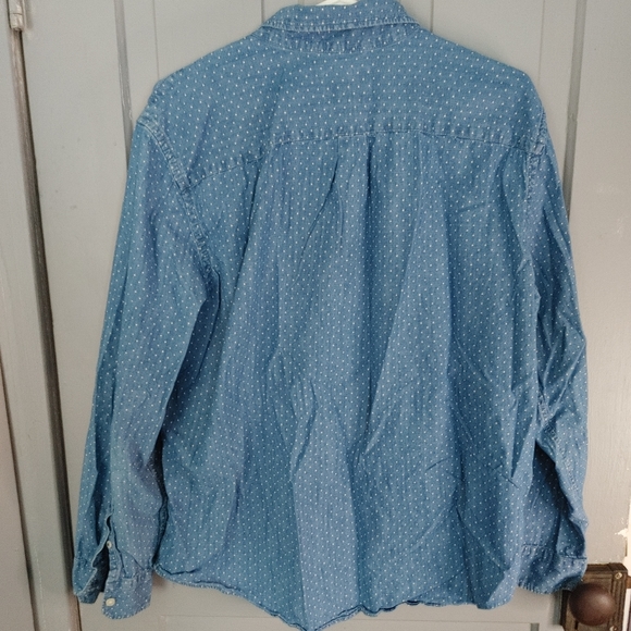 2/$30 American Eagle Button Up - Picture 4 of 6